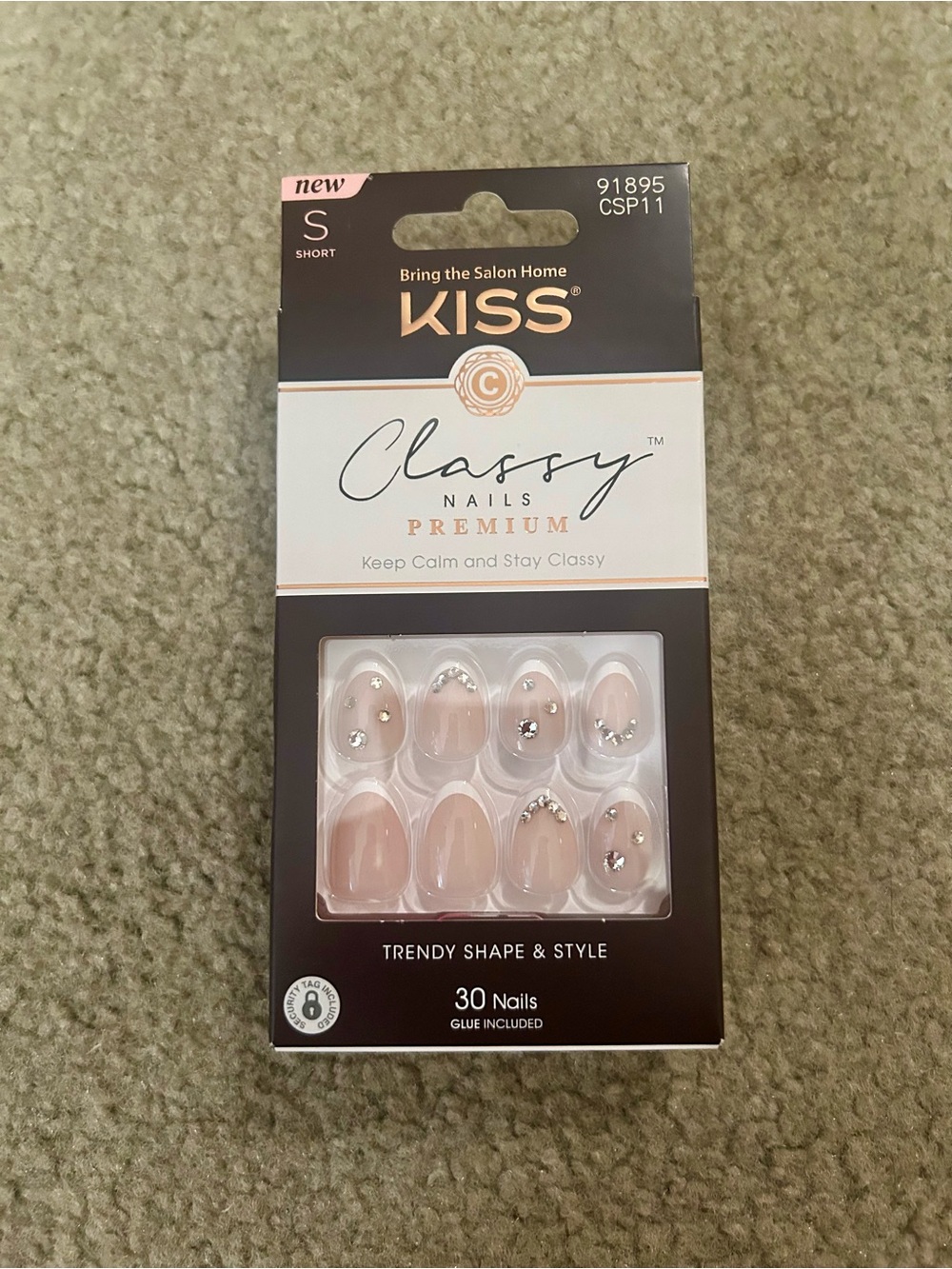 KISS Classy Nails Premium *Short/Oval* Press-On Nails